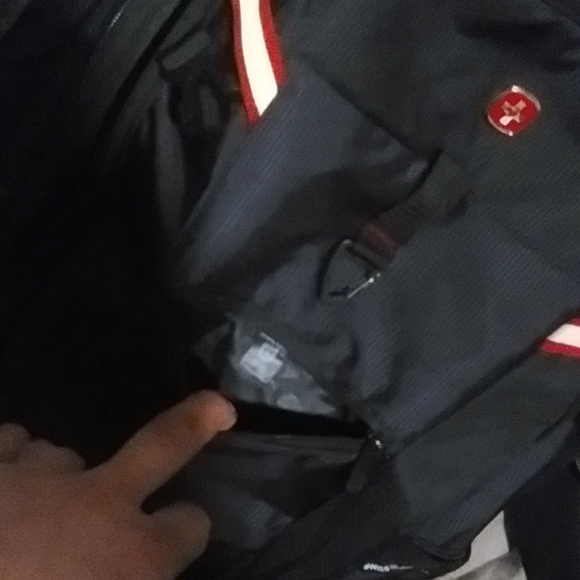 BEST PRICE ONLINE:SwissGear Red Stripe edition Journeyman Backpack - Picture 4 of 10